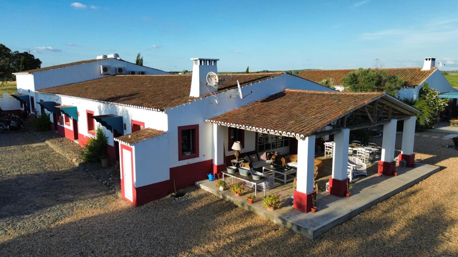Отель Quinta Da Chamine Феррейра-ду-Алентежу Экстерьер фото