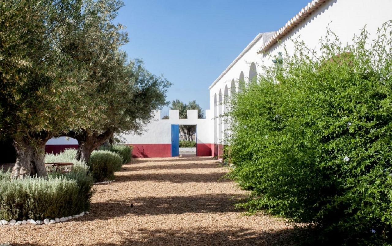 Отель Quinta Da Chamine Феррейра-ду-Алентежу Экстерьер фото