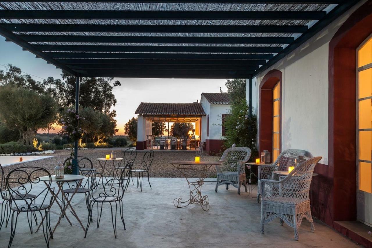 Отель Quinta Da Chamine Феррейра-ду-Алентежу Экстерьер фото